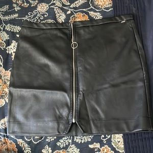 Black leather skirt, used once,